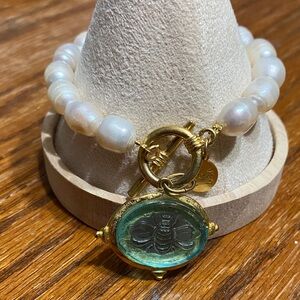 Susan Shaw Clear Venetian Glass Bee Intaglio with Genuine Freshwater Pearl Bra